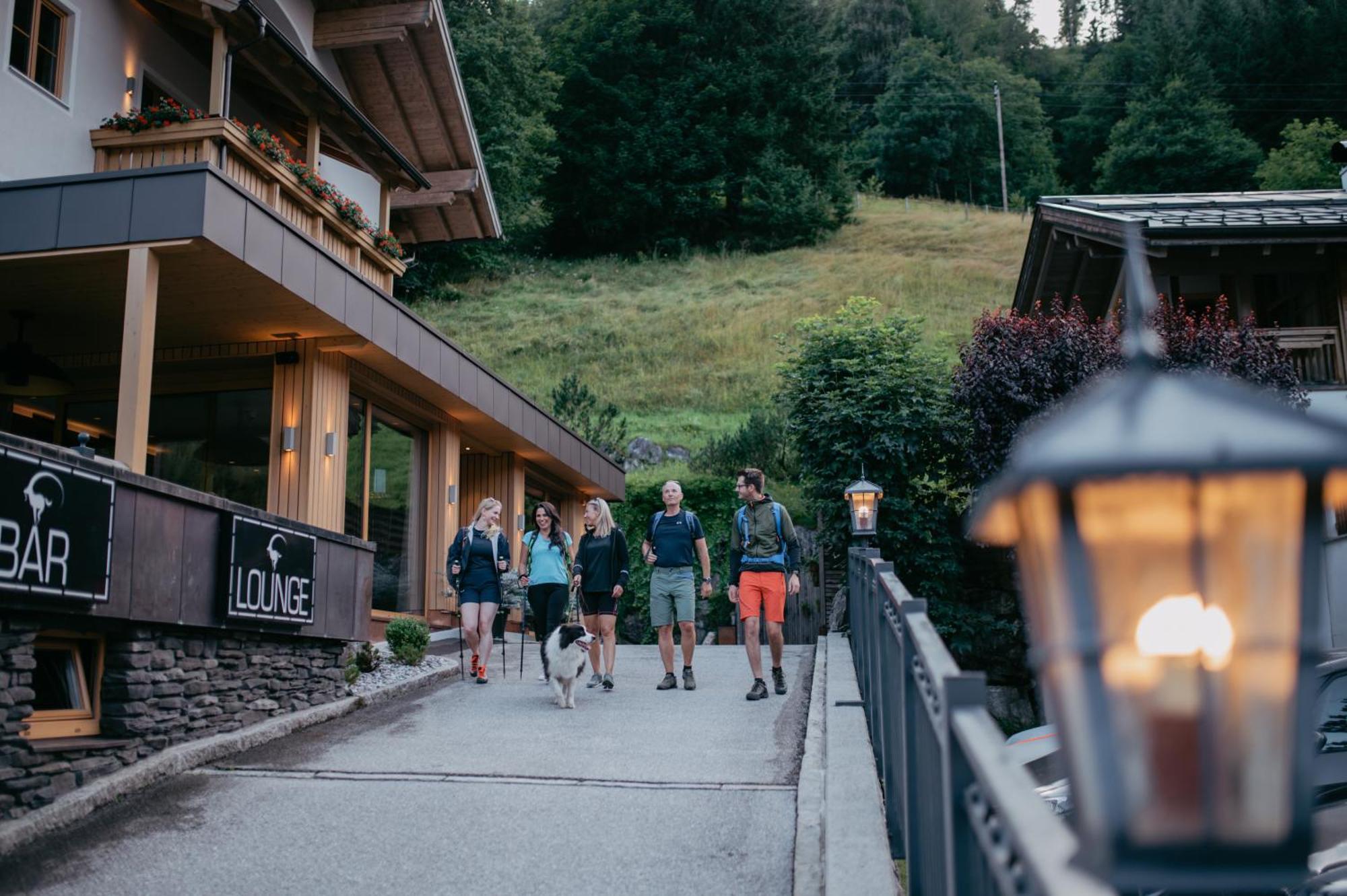 Almhof Alpin Apartments & Spa Dienten am Hochkönig Buitenkant foto